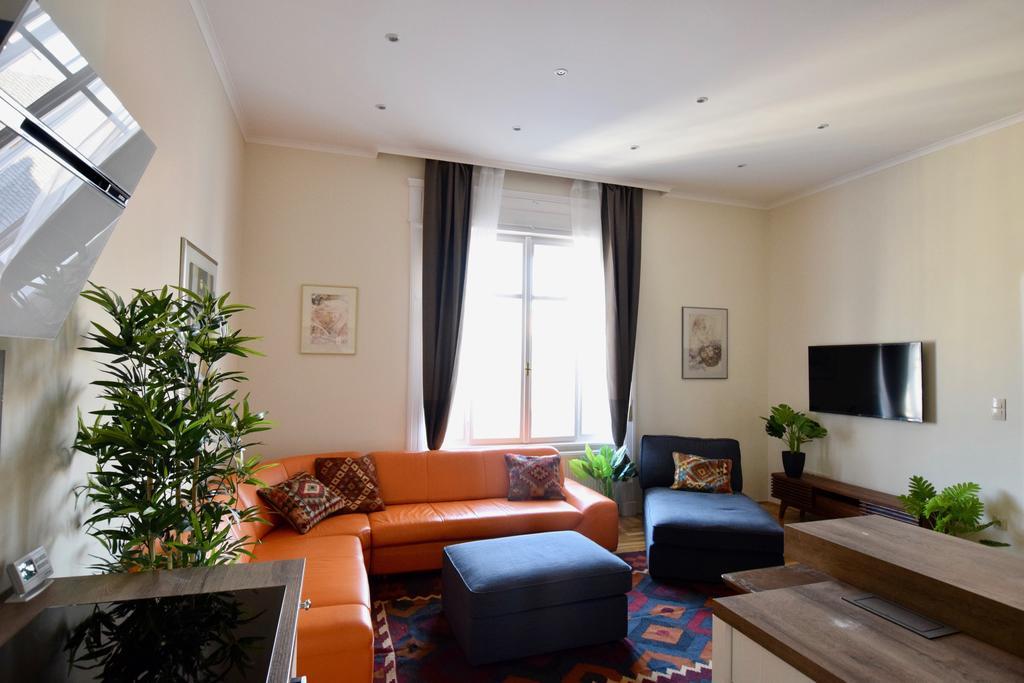 Luxury Apartment By Hi5 - Kiraly Street Suite Budapest Exteriör bild