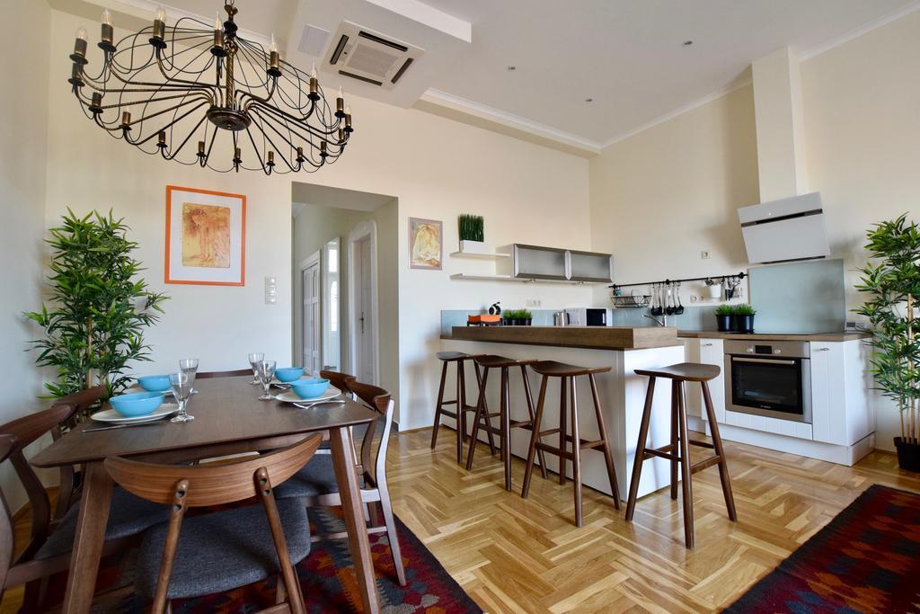 Luxury Apartment By Hi5 - Kiraly Street Suite Budapest Exteriör bild