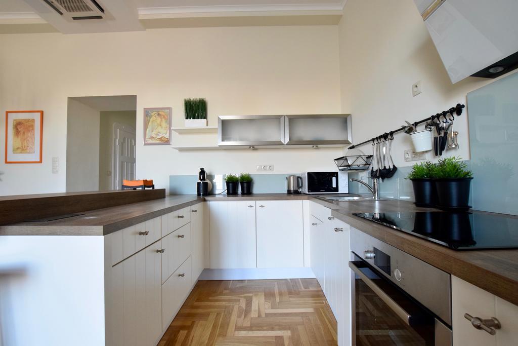 Luxury Apartment By Hi5 - Kiraly Street Suite Budapest Exteriör bild