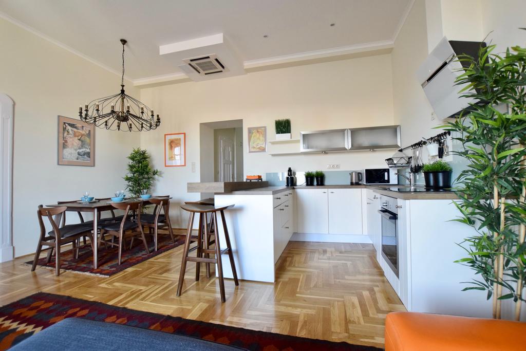 Luxury Apartment By Hi5 - Kiraly Street Suite Budapest Exteriör bild