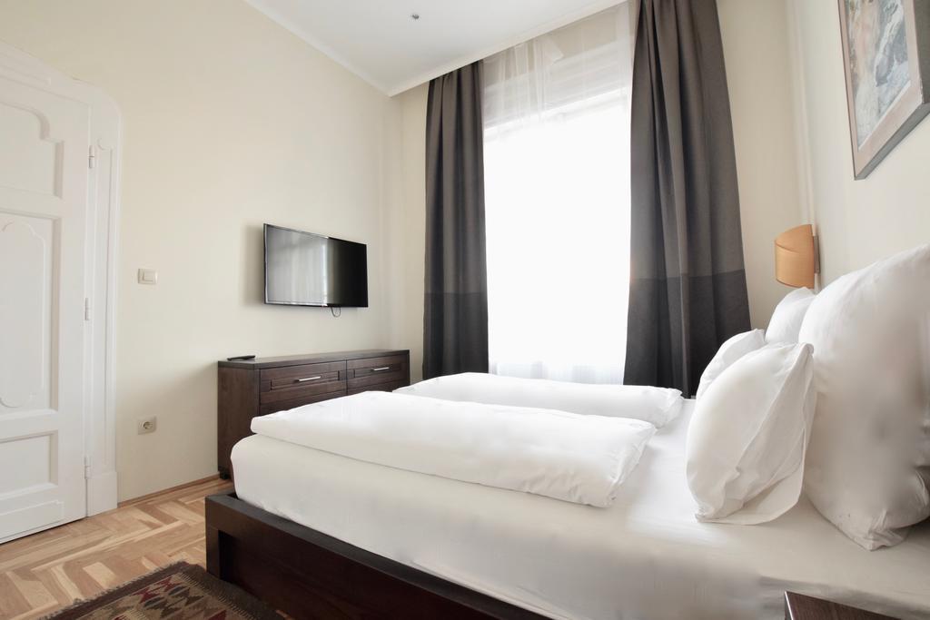 Luxury Apartment By Hi5 - Kiraly Street Suite Budapest Exteriör bild