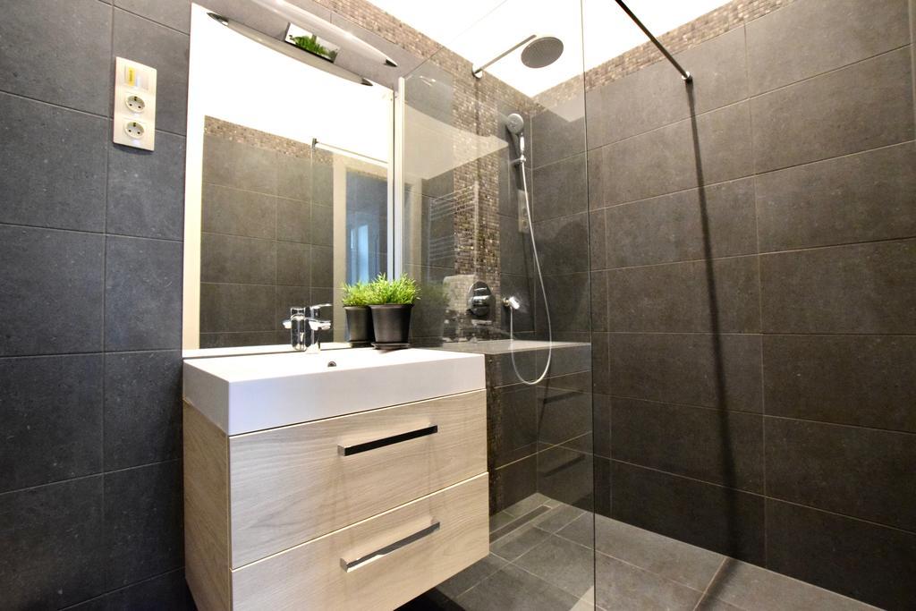 Luxury Apartment By Hi5 - Kiraly Street Suite Budapest Exteriör bild