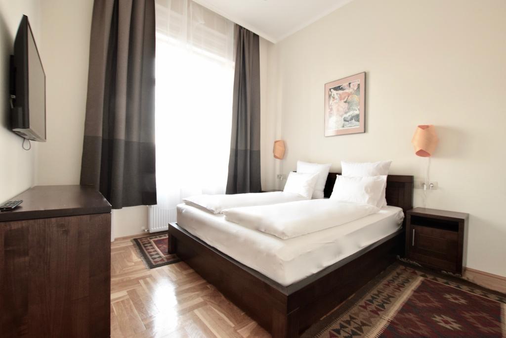 Luxury Apartment By Hi5 - Kiraly Street Suite Budapest Exteriör bild